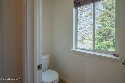 Bath - 3664 E Arlington Ln, Post Falls, ID 83854 photo 4 of 5