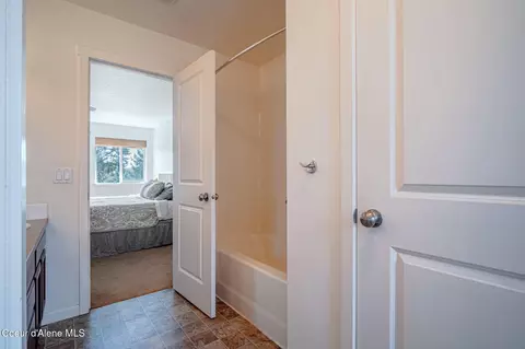 Bath - 3664 E Arlington Ln, Post Falls, ID 83854 photo 5 of 5