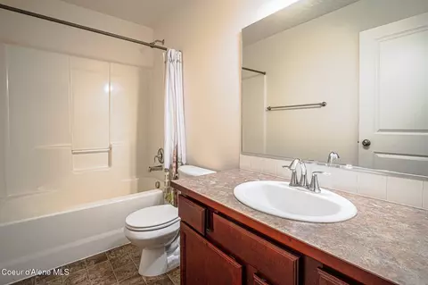 Bath - 3664 E Arlington Ln, Post Falls, ID 83854 photo 3 of 5