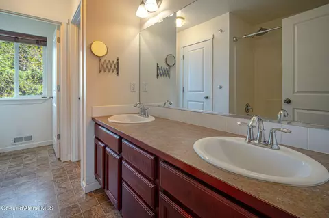 Bath - 3664 E Arlington Ln, Post Falls, ID 83854 photo 1 of 5
