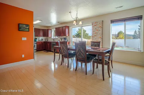 Dining - 3664 E Arlington Ln, Post Falls, ID 83854 photo 2 of 3