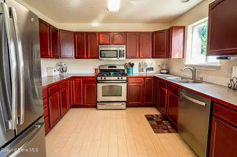 Kitchen - 3664 E Arlington Ln, Post Falls, ID 83854 photo 2 of 3