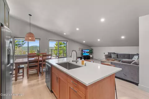 Kitchen - 8655 E Challenge Rd, Hayden, ID 83835 photo 8 of 8