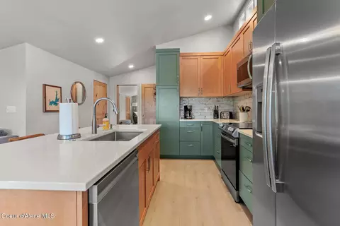 Kitchen - 8655 E Challenge Rd, Hayden, ID 83835 photo 7 of 8