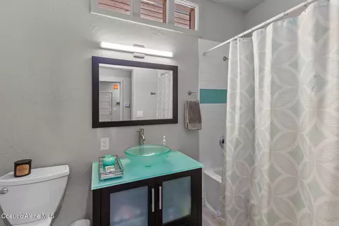 Bath - 8655 E Challenge Rd, Hayden, ID 83835 photo 3 of 4