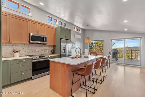 Kitchen - 8655 E Challenge Rd, Hayden, ID 83835 photo 6 of 8