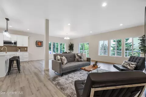 Living - 414 2nd St, Kellogg, ID 83837 photo 1 of 3