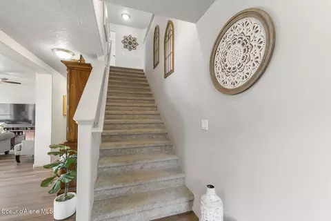 Entry Way - 984 E Allenby Ave, Post Falls, ID 83854 photo 5 of 7