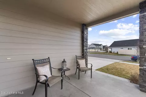 Exterior - 984 E Allenby Ave, Post Falls, ID 83854 photo 4 of 8