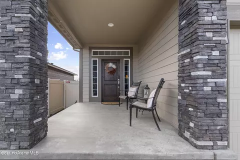 Exterior - 984 E Allenby Ave, Post Falls, ID 83854 photo 3 of 8
