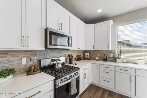 Kitchen - 984 E Allenby Ave, Post Falls, ID 83854 photo 4 of 5