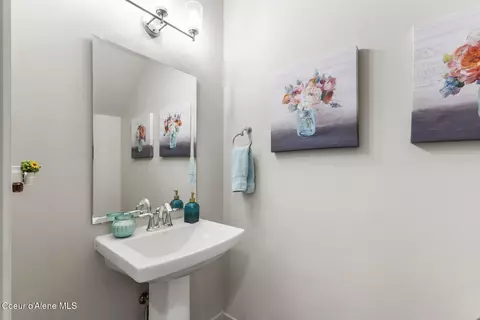 Bath - 984 E Allenby Ave, Post Falls, ID 83854 photo 1 of 4