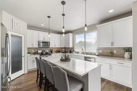 Kitchen - 984 E Allenby Ave, Post Falls, ID 83854 photo 2 of 5