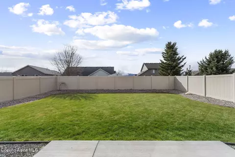 Exterior - 984 E Allenby Ave, Post Falls, ID 83854 photo 5 of 8
