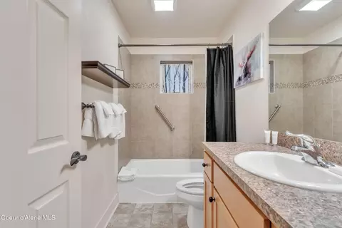 Bath - 209 Pomrankey Ln, Dover, ID 83825 photo 2 of 3