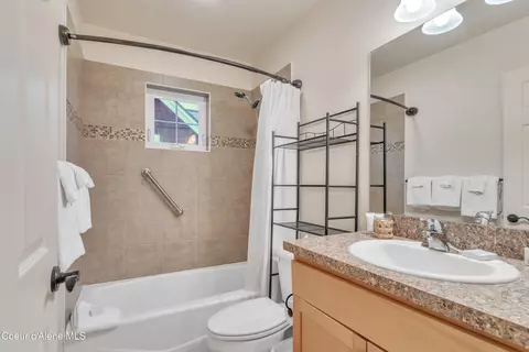 Bath - 209 Pomrankey Ln, Dover, ID 83825 photo 1 of 3