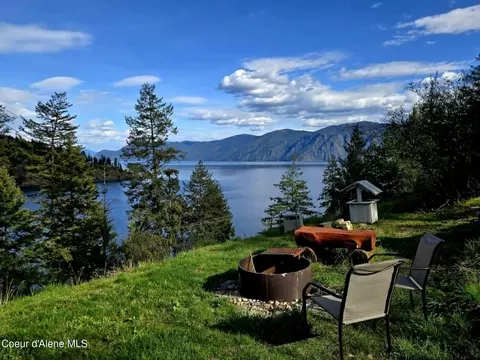 79 Outrigger Dr, Sagle, ID 83860