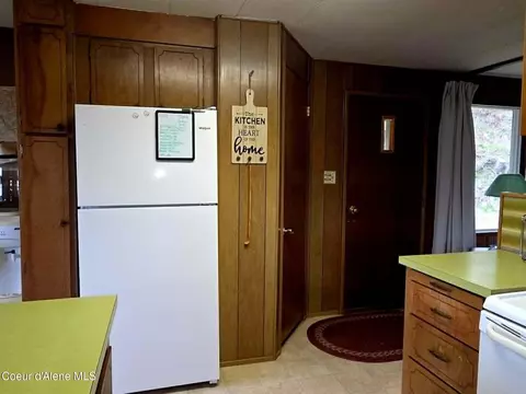Kitchen - 79 Outrigger Dr, Sagle, ID 83860 photo 3 of 3
