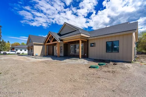 5712 N Davenport St, Dalton Gardens, ID 83815