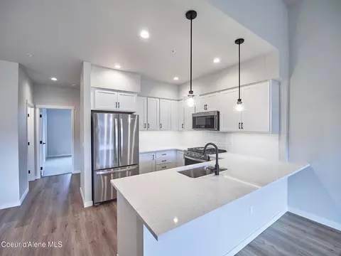 Kitchen - 1227 E Millworx Loop, Post Falls, ID 83854 photo 4 of 5