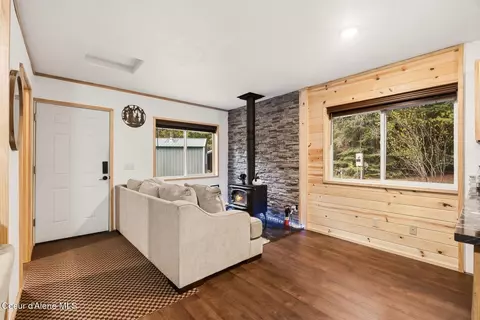 Living - 354 Fall Creek Rd, Naples, ID 83847 photo 1 of 3