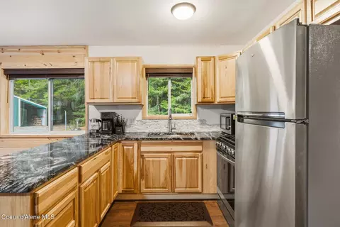 Kitchen - 354 Fall Creek Rd, Naples, ID 83847 photo 3 of 3