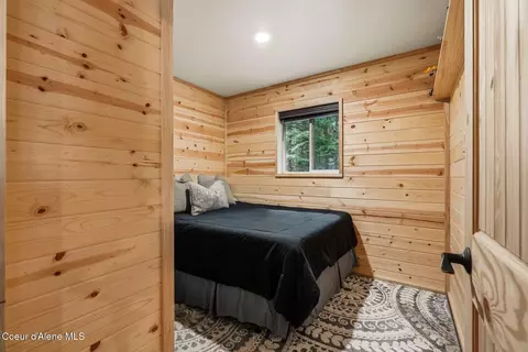 Bedroom - 354 Fall Creek Rd, Naples, ID 83847 photo 1 of 3