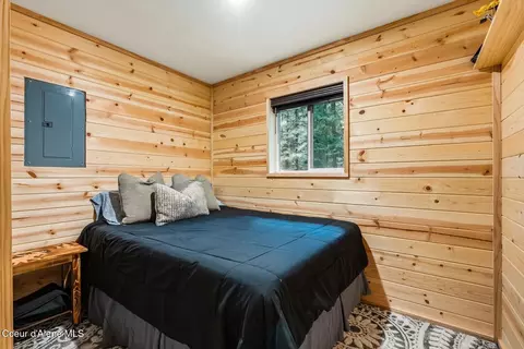 Bedroom - 354 Fall Creek Rd, Naples, ID 83847 photo 2 of 3