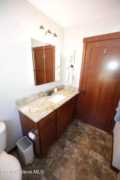 Bath - 4525 E Rosemont Dr, Athol, ID 83801 photo 6 of 7
