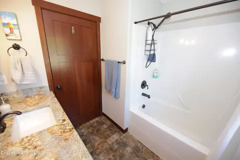 Bath - 4525 E Rosemont Dr, Athol, ID 83801 photo 5 of 7
