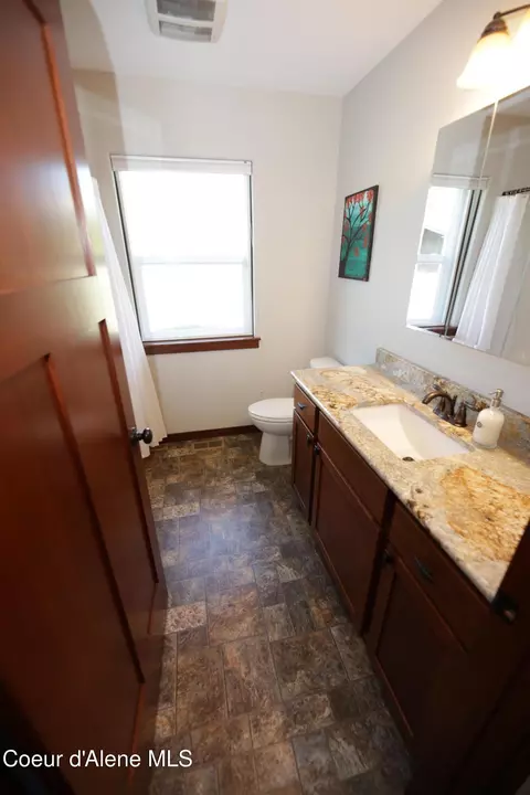 Bath - 4525 E Rosemont Dr, Athol, ID 83801 photo 4 of 7