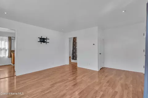 Living - 313 E Larch Ave, Osburn, ID 83849 photo 1 of 4