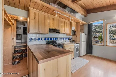 Kitchen - 226 Mogul Hill Rd Building 3 Rd #1, Sandpoint, ID 83864 photo 2 of 3