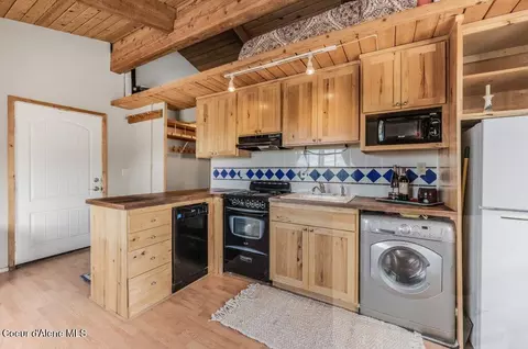 Kitchen - 226 Mogul Hill Rd Building 3 Rd #1, Sandpoint, ID 83864 photo 3 of 3