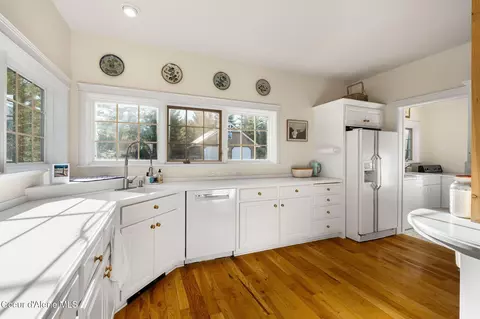 Kitchen - 1175 Eureka Rd, Sagle, ID 83860 photo 5 of 6