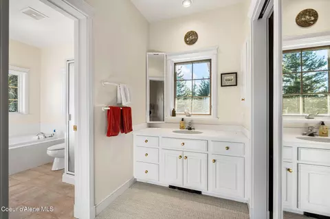 Bath - 1175 Eureka Rd, Sagle, ID 83860 photo 2 of 6