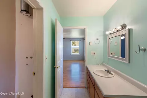 Bath - 316 W 6th Ave, Clark Fork, ID 83811 photo 2 of 3