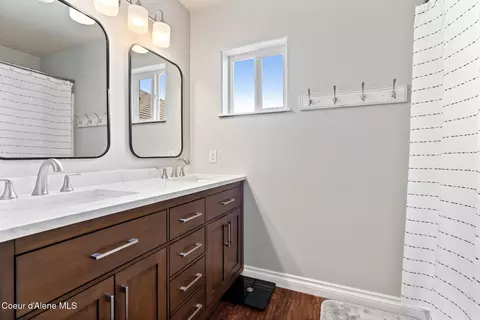Bath - 315 E Titanium Ct, Post Falls, ID 83854 photo 2 of 3