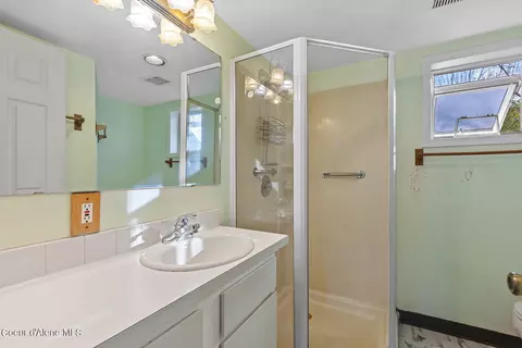 Bath - 121 Kellogg Ave, Kellogg, ID 83837 photo 2 of 2