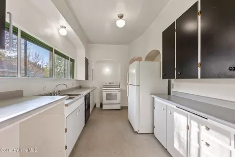 Kitchen - 121 Kellogg Ave, Kellogg, ID 83837 photo 2 of 2