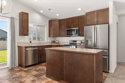 Kitchen - 1526 N Minam Loop, Post Falls, ID 83854 photo 2 of 4