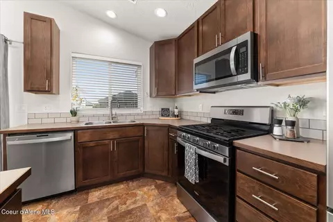 Kitchen - 1526 N Minam Loop, Post Falls, ID 83854 photo 4 of 4
