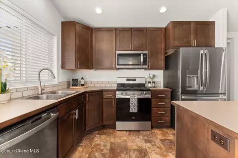 Kitchen - 1526 N Minam Loop, Post Falls, ID 83854 photo 3 of 4