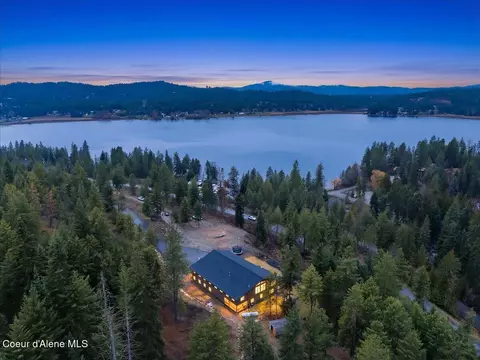 17045 W Cade Rd, Hauser, ID 83854