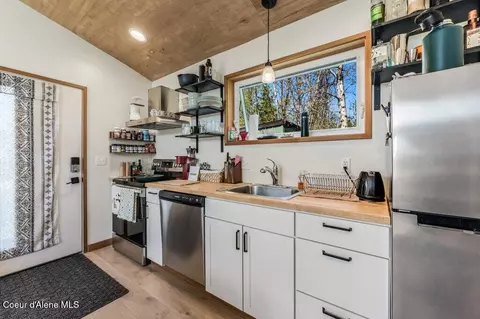 Kitchen - 10130 W Pine St, Sandpoint, ID 83864 photo 5 of 5