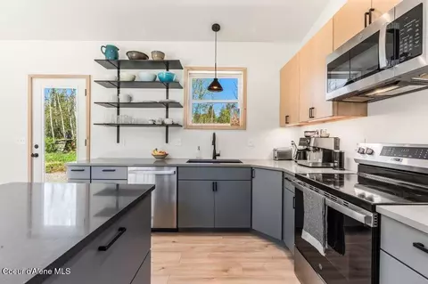 Kitchen - 10130 W Pine St, Sandpoint, ID 83864 photo 4 of 5