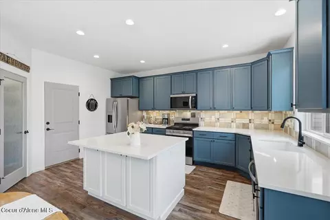 Kitchen - 1074 E Allenby Ave, Post Falls, ID 83854 photo 4 of 4