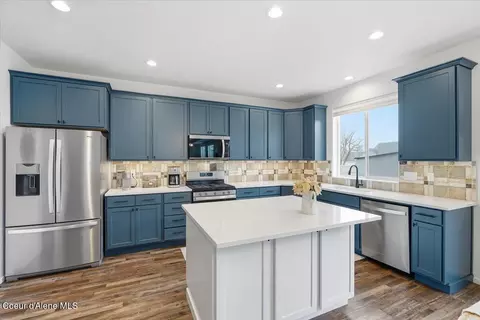 Kitchen - 1074 E Allenby Ave, Post Falls, ID 83854 photo 2 of 4