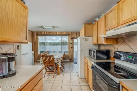 Kitchen - 3671 E Bridgeview Dr, Harrison, ID 83833 photo 2 of 2