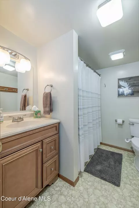 Bath - 3671 E Bridgeview Dr, Harrison, ID 83833 photo 2 of 2